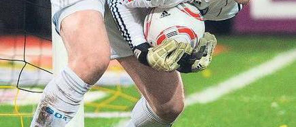 Weiße Feste. Manuel Neuers Paraden in Dortmund waren ein Hingucker, seine Kommentare danach zum Hinhören. Foto: dpa