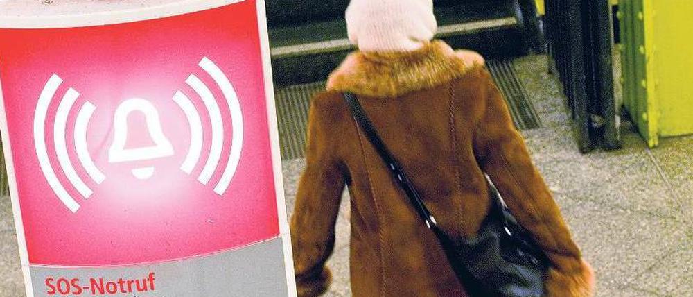 In der Not allein? Die Polizei ruft Augenzeugen des Angriffs im U-Bahnhof Lichtenberg dazu auf, sich zu melden.