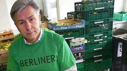 Arm aber sexy reicht wohl nicht: Kann Klaus Wowereit (hier bei einer Aktion der Berliner Tafel) vom Rückenwind aus Hamburg profitieren?