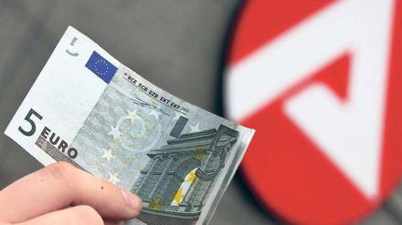Darf’s ein bisschen mehr sein? Die Hartz-IV-Verhandlungen könnten ein höheres Plus als fünf Euro ergeben. Foto: dpa
