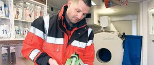 Wenn die Zeit drängt. Im „Stroke Unit Einsatzmobil“ wird mit einem Computertomographen schon vor Ort ein Schlaganfall diagnostiziert und die Behandlung eingeleitet.