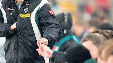 Fehler, Fehler, Fehler, und immer an die Tore denken. Lucien Favre arbeitet auch in Gladbach leidenschaftlich.