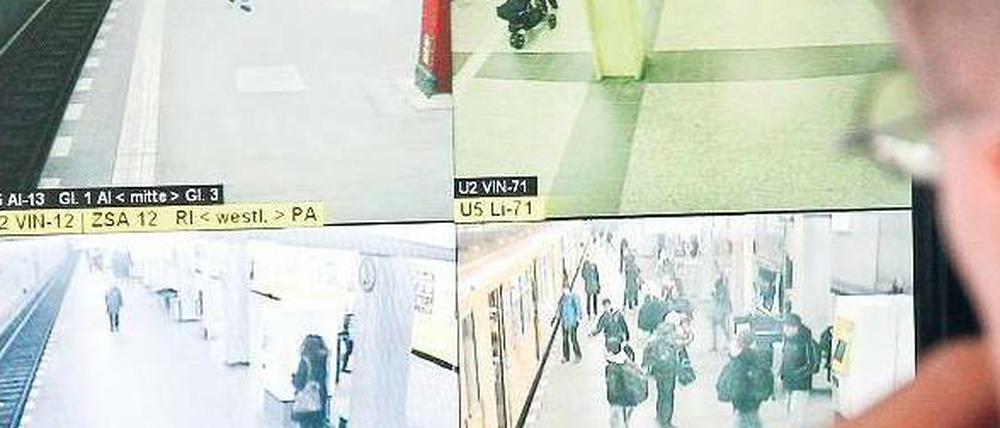 Schirmherrschaft. Welche Bilder der 1150 Kameras in U-Bahnhöfen live auf den Monitoren in der Sicherheitszentrale übertragen werden, entscheidet ein Zufallsgenerator. Alle Aufnahmen werden einen Tag lang gespeichert.