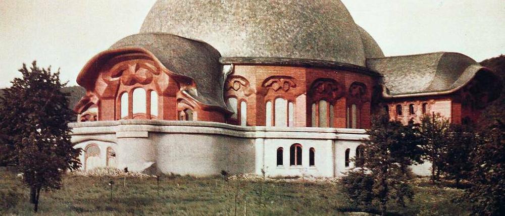 Anthroposophische Architektur. Das erste Goetheanum in Dornach in der Schweiz.Foto: Ullstein