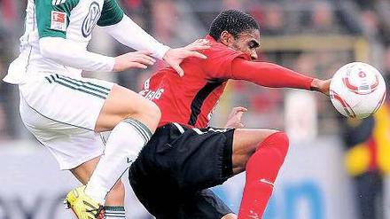 Reumütige Diva. Diego (links, gegen Makiadi) überzeugte in Freiburg.