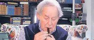 Wollte eigentlich Spion werden. Normalerweise gibt sich Siegfried Lenz eher zugeknöpft. Nicht ganz so in diesem Porträt vom Filmemacher Adrian Stangl. Foto: Arte