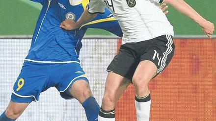 Wer gut ist, setzt sich durch. Holger Badstuber (am Ball) durfte gegen Kasachstan verteidigen, weil er in der EM-Qualifikation bislang fehlerlos blieb.