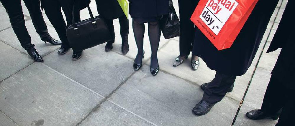 Für gleichen Lohn. Noch verdienen Managerinnen mit Hochschulabschluss 22 Prozent weniger als ihre männlichen Kollegen. Die Initiative Equal Pay Day will das endlich ändern. Foto: Reuters