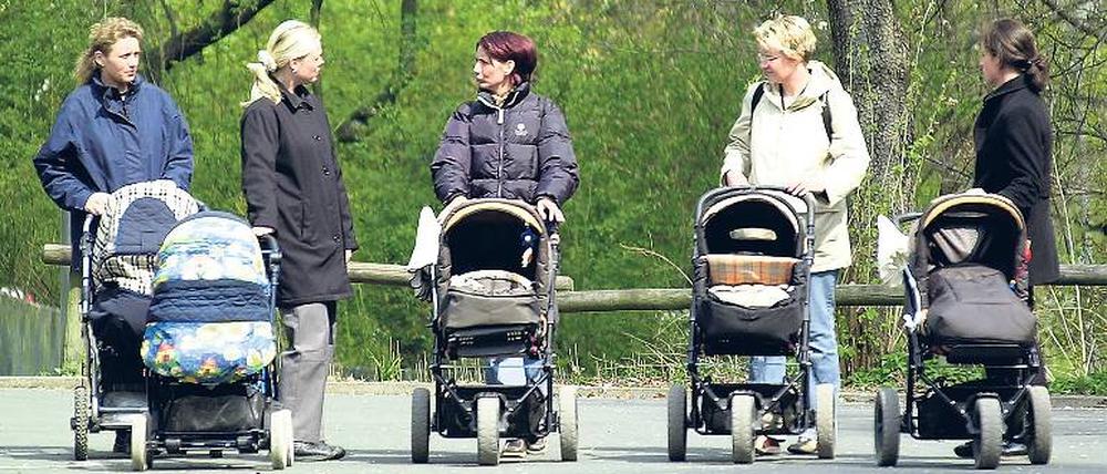 Stille Reserve. Zwei Millionen Frauen könnten wieder zurück in den Arbeitsmarkt – doch oft fehlt das Angebot. Gerade in akademischen Berufen, im Handel und in der Kreativbranche tun sich Arbeitgeber oft schwer mit Modellen für Mütter. Foto: ddp