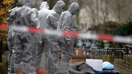 Der Ort des Verbrechens vor einem Mehrfamilienhaus in Hamburg-Hamm.