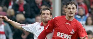 Am Ende einen Schritt vorn: Milivoje Novakovic (hier im Zweikampf mit Juri Judt) und der 1. FC Köln.