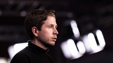 Kevin Kuehnert, SPD-Generalsekretaers, aufgenommen im Rahmen des SPD-Bundesparteitages in Berlin, 11.12.2021. Bei diesem Parteitag drei Tage nach der Vereidigung der neuen Bundesregierung sucht die SPD einen neuen Bundesvorsitzenden, der den scheidenden Vorsitzenden Norbert Walter-Borjans im Amt ersetzt. Berlin Deutschland *** Kevin Kuehnert, SPD Secretary General, pictured at the SPD federal party convention in Berlin, 11 12 2021 At this party convention three days after the new federal government was sworn in, the SPD is looking for a new federal leader to replace outgoing leader Norbert Walter Borjans in office Berlin Germany Copyright: xFlorianxGaertner/photothek.dex 