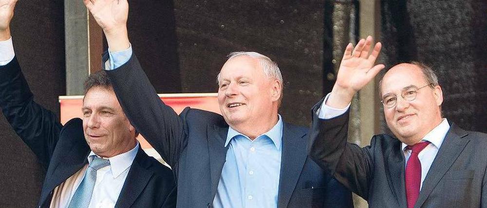 Nichts gewonnen. Klaus Ernst, Oskar Lafontaine und Gregor Gysi (von links) als Wahlkämpfer in Mainz. Nach der Niederlage hält sich der Ex-Vorsitzende als Reserve bereit.