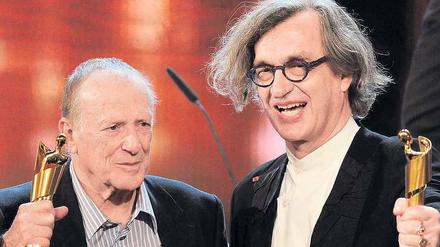 Für Lebenswerk und Lebenswerk: Drehbuchautor Wolfgang Kohlhaase (l.) erhält eine Lola für sein eigenes, Regisseur Wim Wenders eine für den Film über das der Choreographin Pina Bausch.