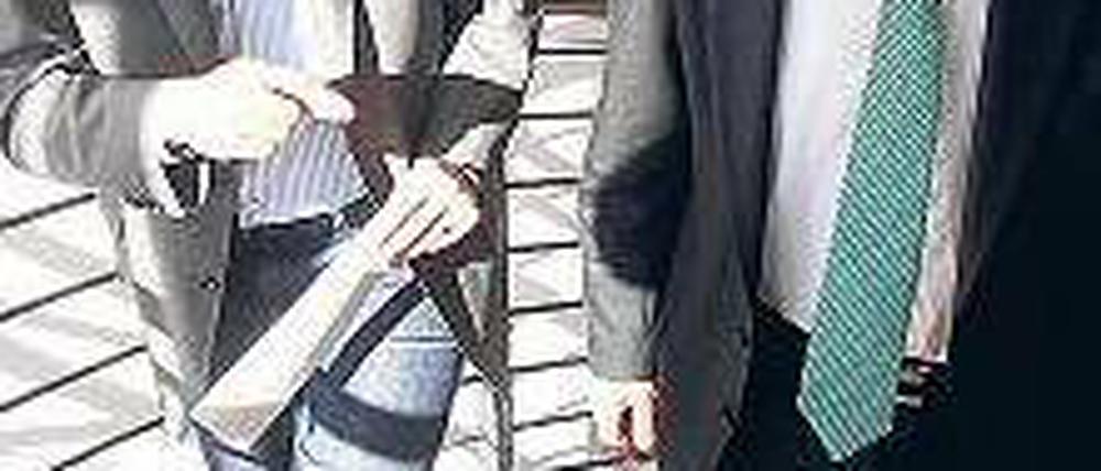 Zwei fürs Ländle. Nils Schmid (l.), SPD- Landeschef, und Winfried Kretschmann, künftiger grüner Ministerpräsident. Foto: dapd