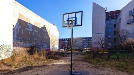 Platz genug für einen Drei-Punkte-Wurf: Baulücken für Sport und Spiel sind selten geworden in Berlin.