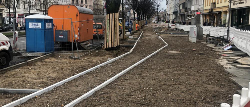 Der neue Radweg am Mehringdamm in Kreuzberg entsteht erneut nicht auf der Straße.