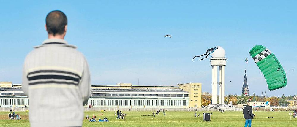 Verlustgeschäft? Die Gebäude des Flughafens Tempelhof weisen Schäden auf. „Nicht ordentlich gewartet“, nennt dies das Land Berlin. „Wir haben einen Flughafen übergeben, keinen Veranstaltungsort“, halten die Ex-Betreiber dagegen.