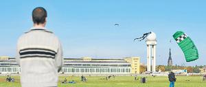 Verlustgeschäft? Die Gebäude des Flughafens Tempelhof weisen Schäden auf. „Nicht ordentlich gewartet“, nennt dies das Land Berlin. „Wir haben einen Flughafen übergeben, keinen Veranstaltungsort“, halten die Ex-Betreiber dagegen.