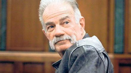 Achtung, Kamera. Ende März kannte der Pastor Terry Jones kein Halten mehr und führte seine Idee aus, den Koran in Florida öffentlich zu verbrennen. Wenn nicht ein Praktikant davon berichtet hätte, hätte die Welt von der Aktion aber wohl nicht erfahren. Foto: AFP