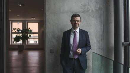 10.02.2022, Bundesministerium für Justiz, Berlin. Marco Buschmann (FDP) gibt das Debut im Interview als neuer Bundesminister für Justiz mit Tagesspiegel-Reportern Maria Fiedler, Lea Schulze und Paul Starzmann. Fotos: Nassim Rad für Tagesspiegel.