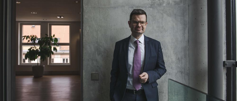 10.02.2022, Bundesministerium für Justiz, Berlin. Marco Buschmann (FDP) gibt das Debut im Interview als neuer Bundesminister für Justiz mit Tagesspiegel-Reportern Maria Fiedler, Lea Schulze und Paul Starzmann. Fotos: Nassim Rad für Tagesspiegel.