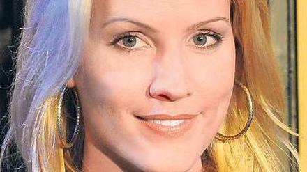 Judith Rakers, 35, ist „Tagesschau“-Sprecherin und moderiert zusammen mit Giovanni di Lorenzo die Talkshow „3 nach 9“. Im Mai wird sie an der Seite von Stefan Raab und Anke Engelke die beiden Vorentscheide und das Finale des Eurovision Song Contest (ESC) in Düsseldorf auf der großen Bühne präsentieren.
