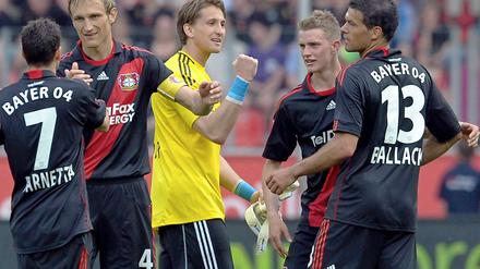 Bayer Leverkusen erfüllt die Pflichtaufgabe gegen Hoffenheim und hält das Titelrennen zumindest bis zum nächsten Wochenende offen. 