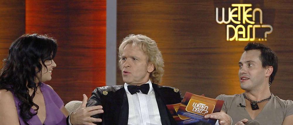 Thomas Gottschalk auf der Couch mit Anna Netrebko und ihrem Mann Erwin Schrott.
