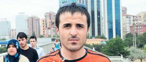 Erfolgreicher Gegenangriff. Halil Dincdag (hier in der Innenstadt von Istanbul) wehrt sich gegen Diskriminierung und erfährt von Betroffenen unerwartet viel Zuspruch