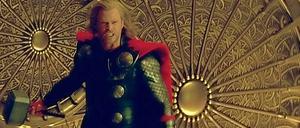 Leicht reizbar: Wegen einiger unüberlegter Aktionen wird Thor (Chris Hemsworth) vorübergehend aus der Götterwelt auf die Erde verbannt.