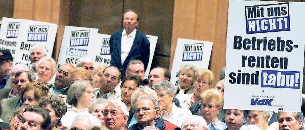 Aufregerthema. Mit der betrieblichen Altersvorsorge wollte der Staat Arbeitgeber und Arbeitnehmer motivieren, privat für das Alter zu sparen. Doch mit doppelten Krankenkassenbeiträgen machte er den Steuervorteil wieder zunichte. Foto: picture-alliance / dpa/dpaweb