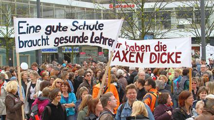 Am 5. April demonstrierten die Lehrer schon einmal in Berlin. Damit diesmal keine Disziplinarverfahren drohen, soll der Protest als Projekt- oder Wandertag deklariert werden.