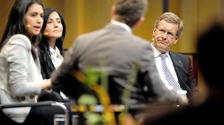 Der Bundespräsident im Gespräch mit jungen Migranten.