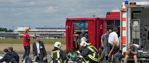 Den Notfall geprobt: Am Flughafen Schönefeld fand am Samstag eine Notfallübung statt - mit 100 Fahrzeugen und 650 Beteiligten.