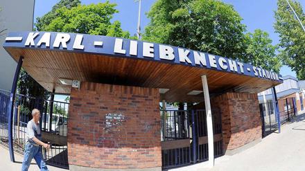 Ganz zugeschlossen muss das Karl-Liebknecht-Stadion wohl nicht werden - nur ob noch Drittliga-Fußball gezeigt wird, ist mehr als offen. Die Stadt will den Verein retten - wieder einmal. 