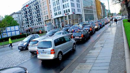 Es geht noch schlimmer: Zwei Jahre lang wird die Invalidenstraße saniert und zudem werden Straßenbahngleise bis zum Hauptbahnhof gelegt.