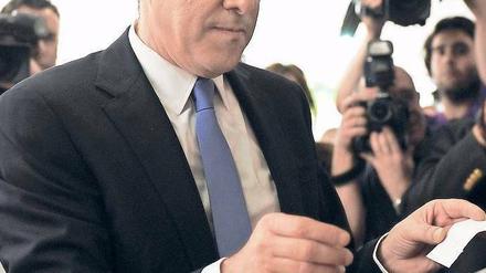 Der sozialistische Ministerpräsident José Socrates stellte sich am Sonntag bereits auf eine Niederlage ein. 