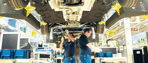 Schrauben auf Zeit. Viele Firmen stellen im Aufschwung Leiharbeiter ein.