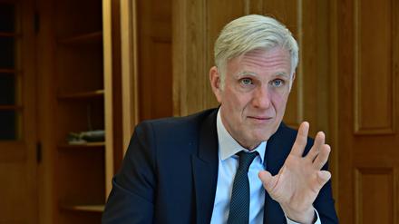 Stephan Schwarz        
Wirtschaftssenator Stephan Schwarz - in der Senatsverwaltung für Wirtschaft,
Martin-Luther-Straße 105.   Berlin Schöneberg.       
Foto: Doris Spiekermann-Klaas