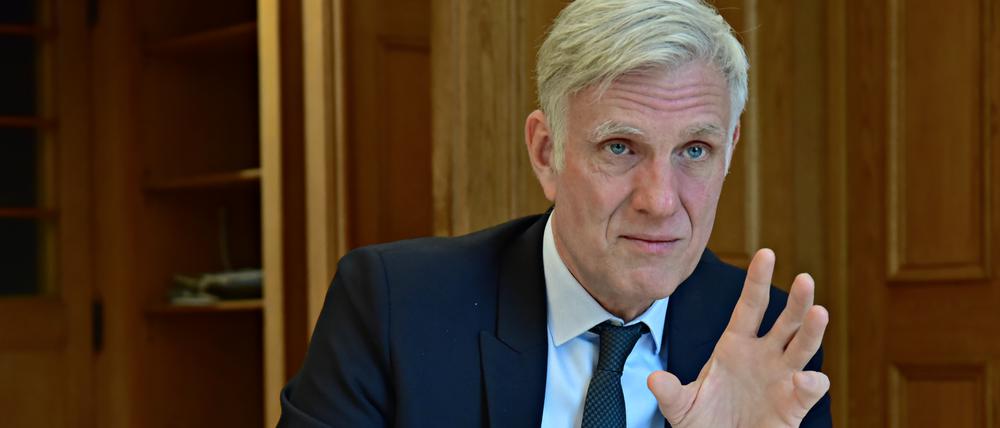 Stephan Schwarz
Wirtschaftssenator Stephan Schwarz - in der Senatsverwaltung für Wirtschaft,
Martin-Luther-Straße 105. Berlin Schöneberg.
Foto: Doris Spiekermann-Klaas