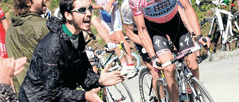 Schon wieder Erster. Der des Dopings verdächtigte Alberto Contador war auch beim Giro d’Italia nicht aufzuhalten. 