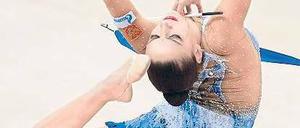 Die Kunst der Bewegung. Die Russin Jewgenia Kanajewa hat zum Abschluss der Gymnastik-EM in Minsk die Finals mit Reifen und Band gewonnen. Zuvor war die 21-Jährige schon mit dem Team erfolgreich. Foto: dpa