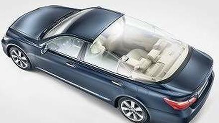 Panoramakuppel. Für die Fürstenhochzeit wurde eine Limousine der Toyota-Tochter Lexus umgebaut.