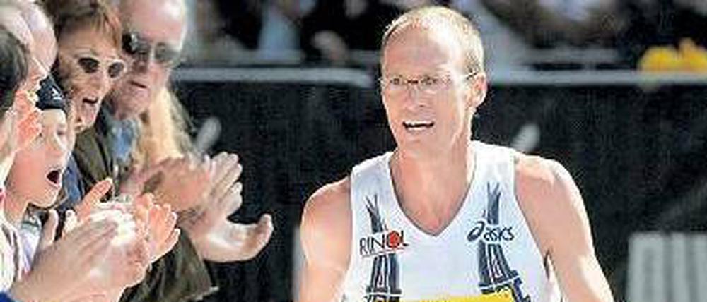Dieter Baumann, 46, gehört zu den bisher erfolgreichsten deutschen Langstreckenläufern, über 5000 Meter wurde er 1992 Olympiasieger. Seine Karriere beendete er 2003. 
