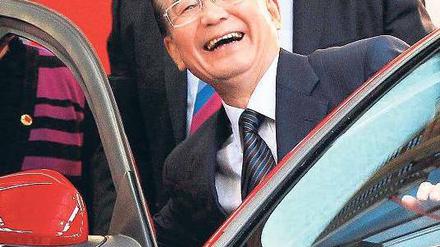 Hauptsache Wirtschaft: Der chinesische Regierungschef Wen Jiabao hat bei seiner Europa-Reise die Autoindustrie fest im Blick. Umgekehrt profitieren auch die deutschen Unternehmen von der starken Nachfrage in China.