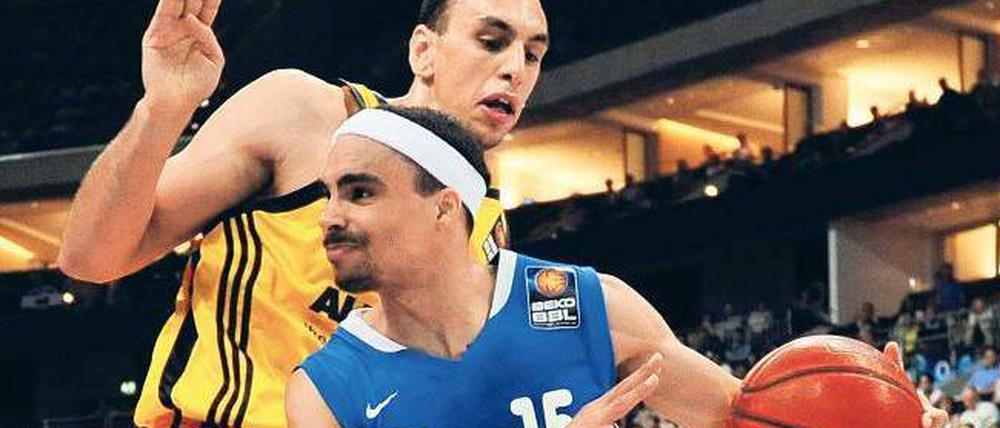 Seitenwechsel. Wood (r.) spielte zuletzt noch gegen Alba und Idbihi. 