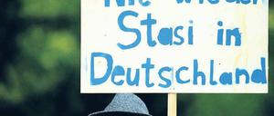 Gegenwart der Vergangenheit. Dieser Demonstrant begleitete 2009 die Sondierungsgespräche für eine rot-rote Koalition. Foto: dapd