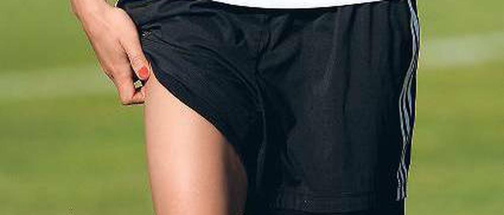 Seit wann geht’s nur ums Schminken? Nationalspielerin Fatmire Bajramaj hat derzeit vor allem sportliche Sorgen.