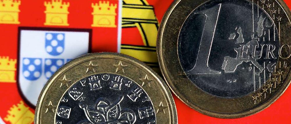 Die Ratingagentur Moody's hat Portugal auf Ramschniveau herabgestuft.